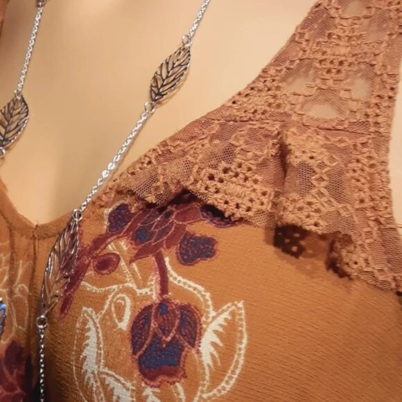 Mason & Belle Boho Tunic Top Medium Sleeveless Lace Ruffle Tan Floral NEW - Picture 4 of 13